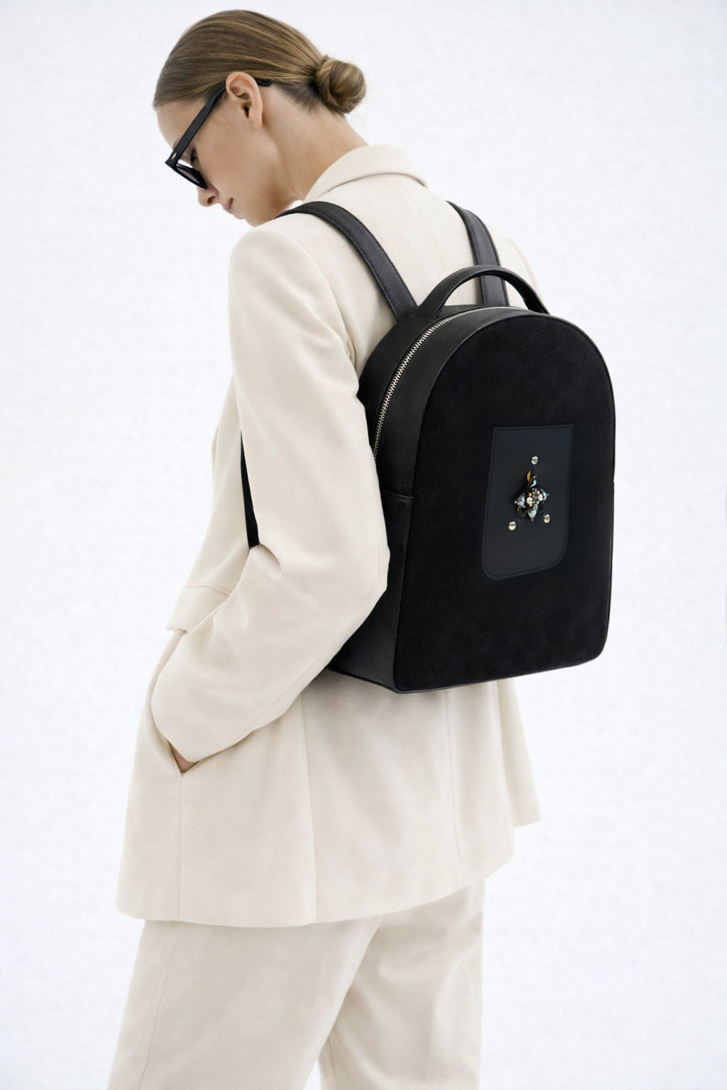 Kuprinė „Laimės istorija“ su papuošimu Kuprinė „Laimės istorija“ su papuošimu