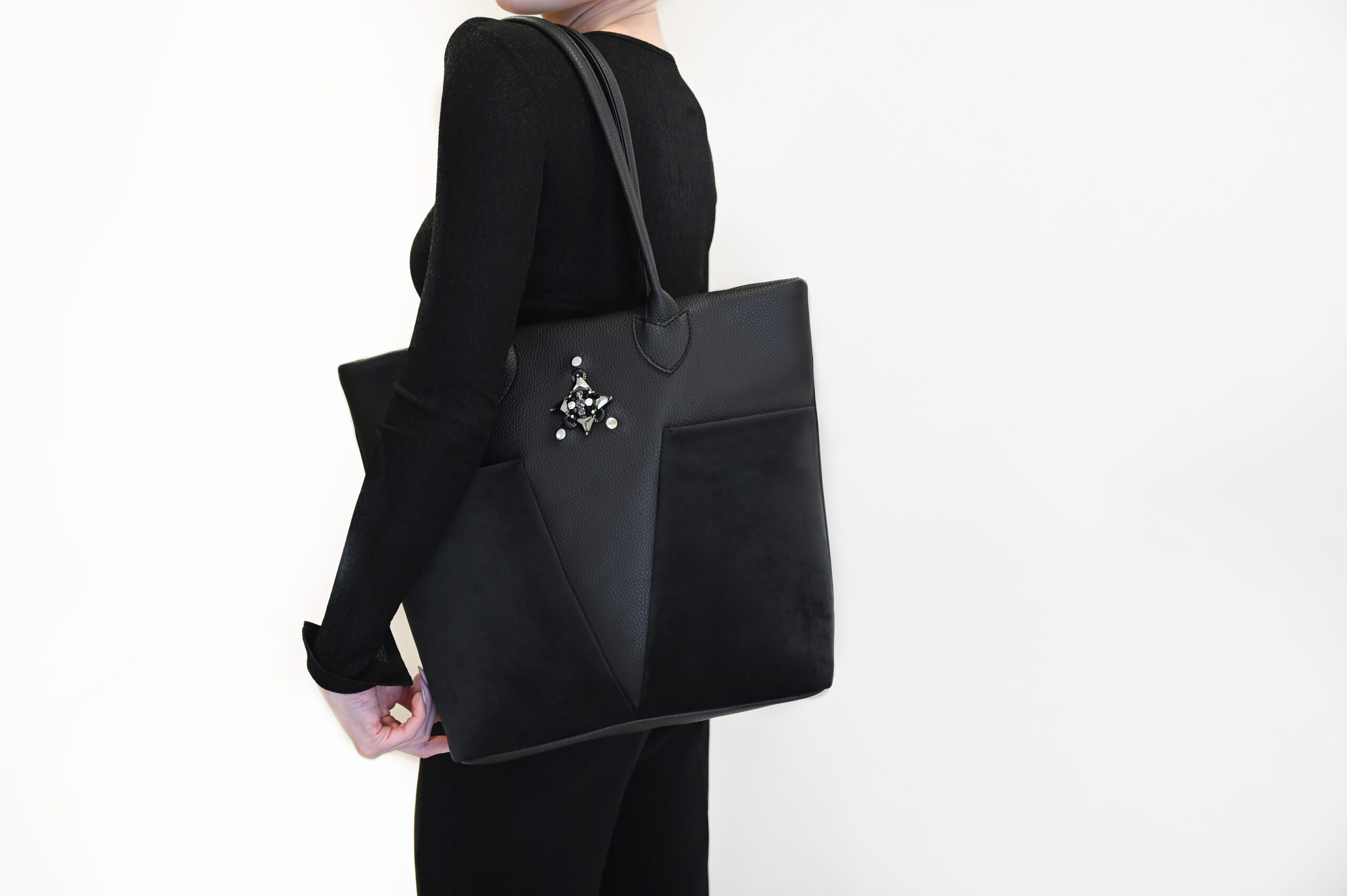 Rankinė „Elegancijos ikona“ su papuošimu Rankinė „Elegancijos ikona“ su papuošimu - Image 7